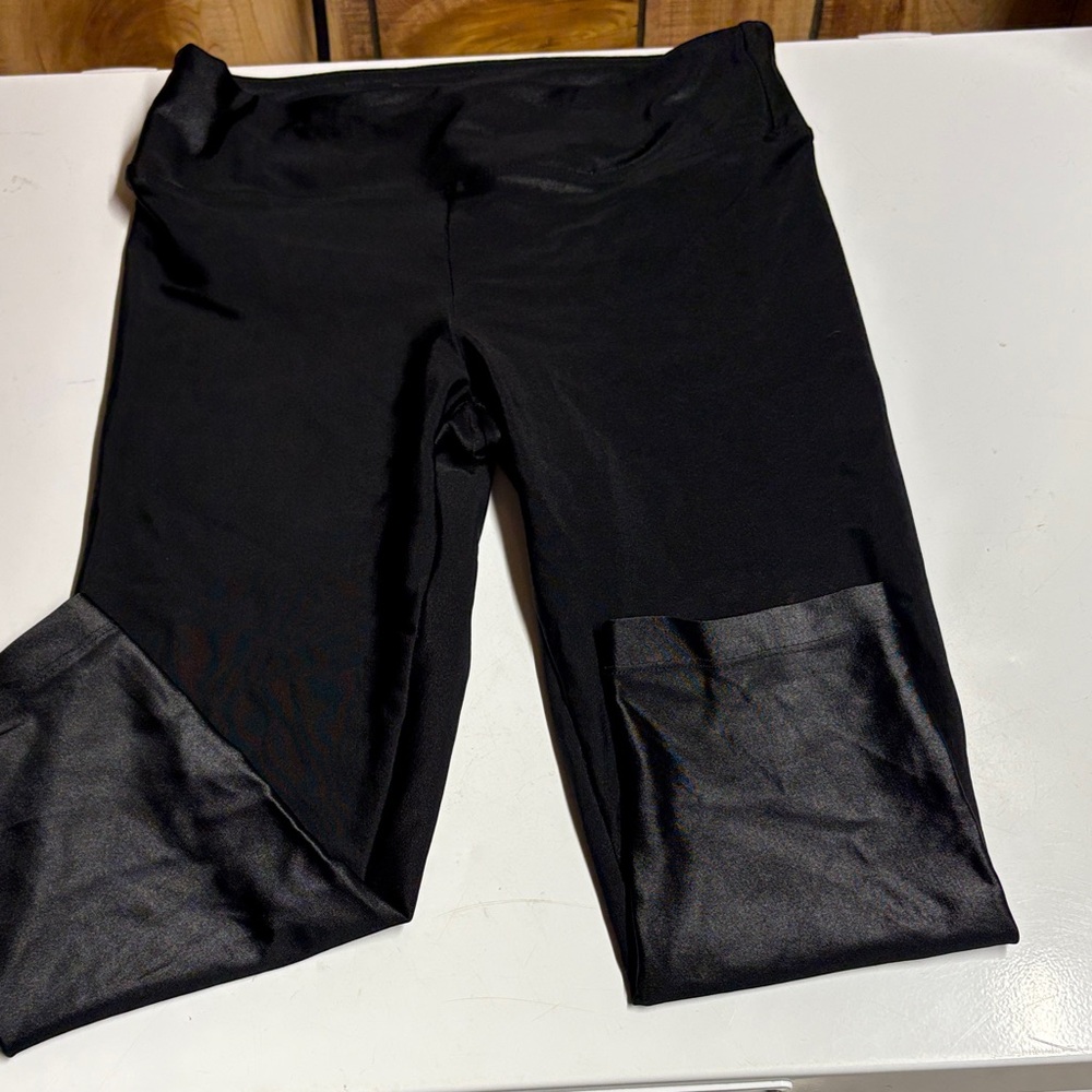 Koral Black Capris